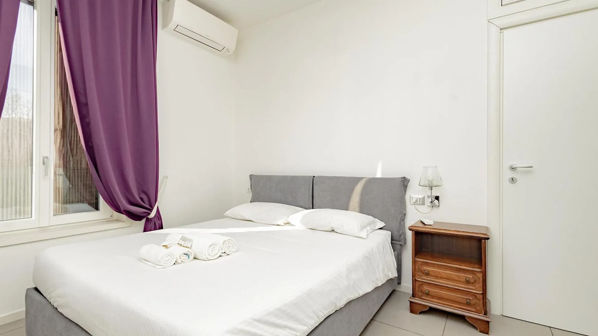 Xenia Apartments - Quiet And Cozy Two-Room Apartment Milan 0*,  Italy