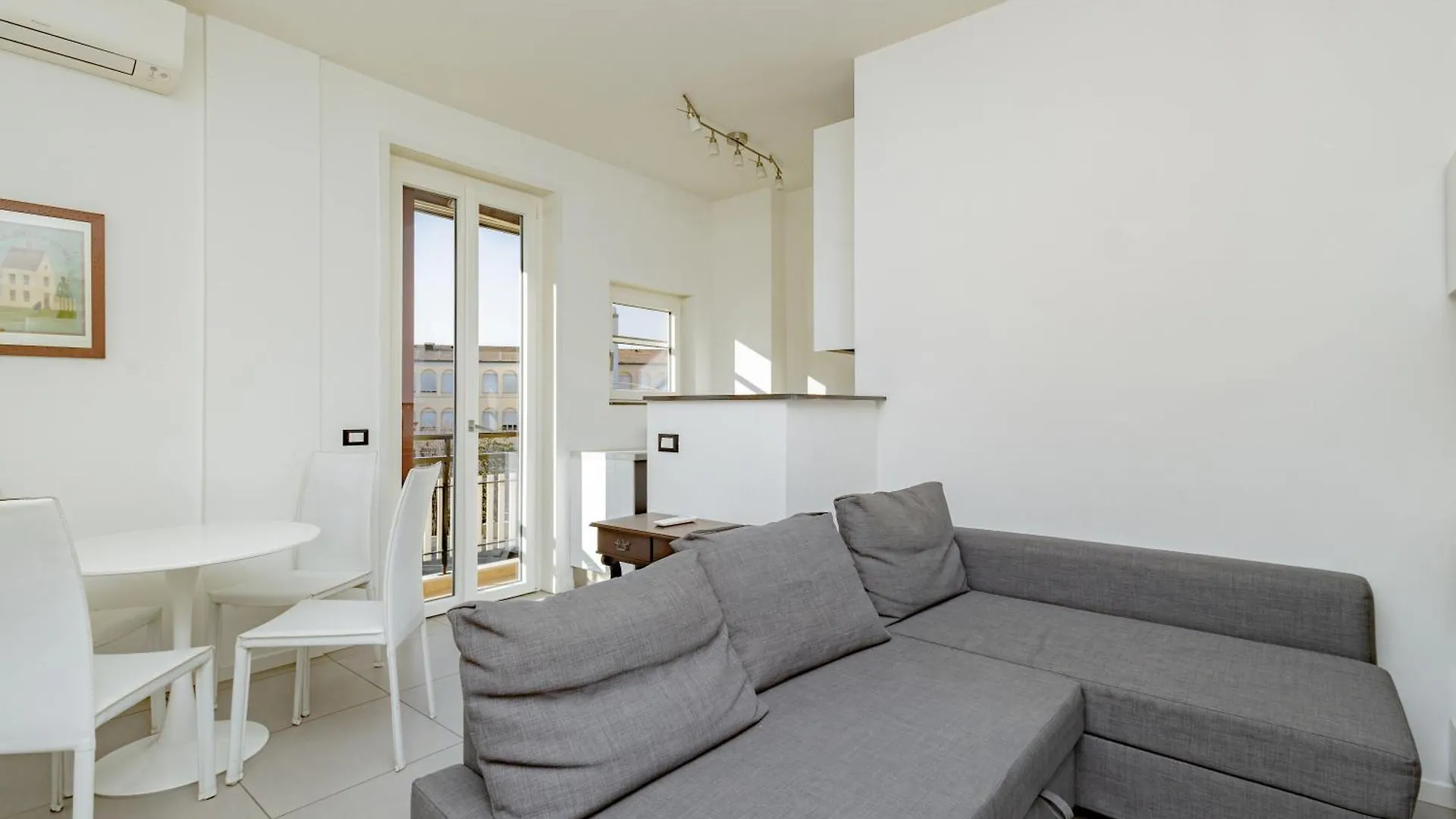 Xenia Apartments - Quiet And Cozy Two-Room Apartment Milan Italy